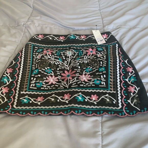 Francesca’s embroidered XS shirt new with tags - Picture 1 of 3